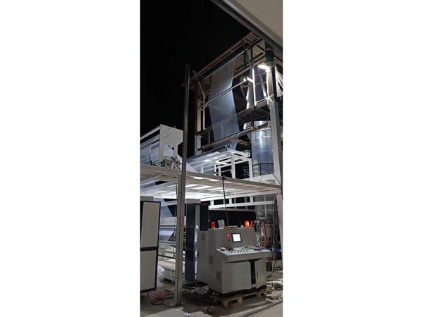 IBC三層共擠吹膜機組 